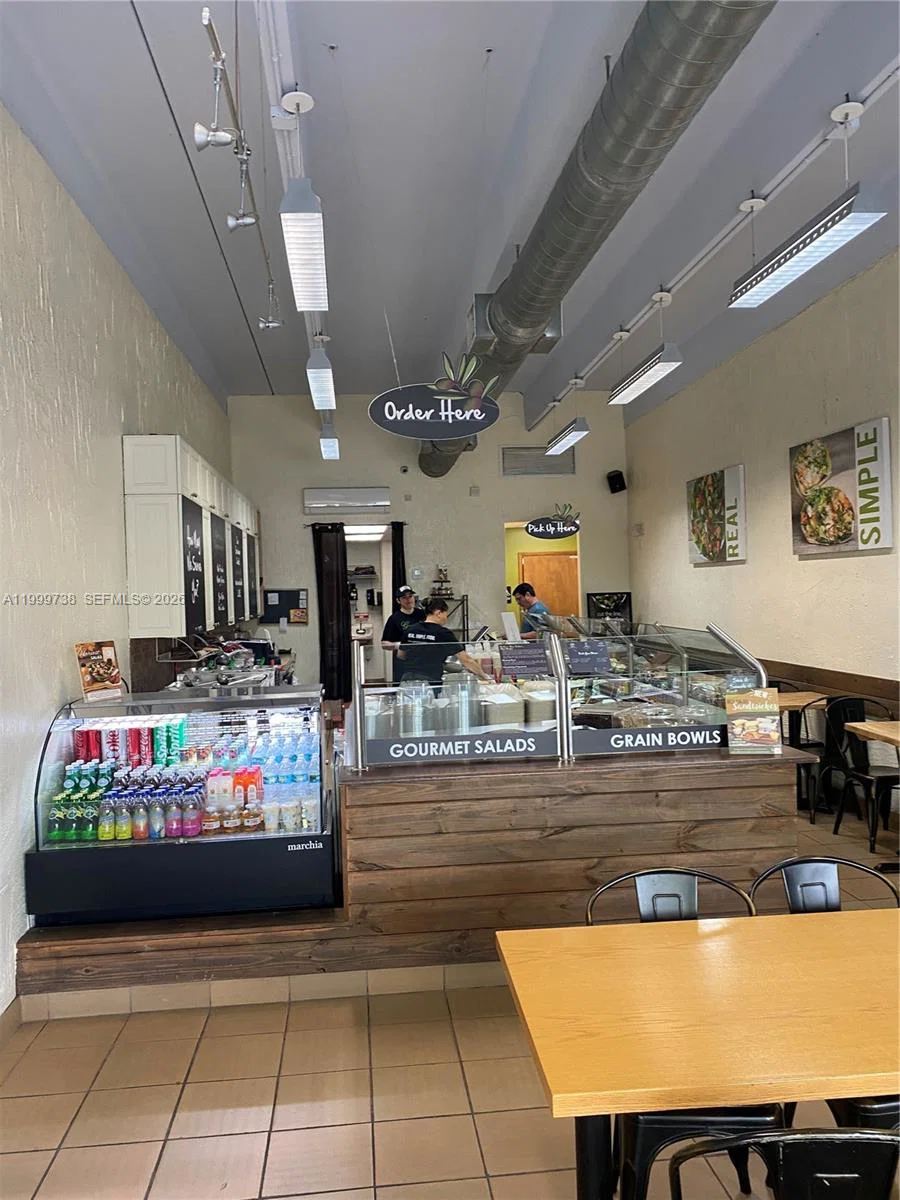 Established Gourmet Salad Restaurant in Prime Location