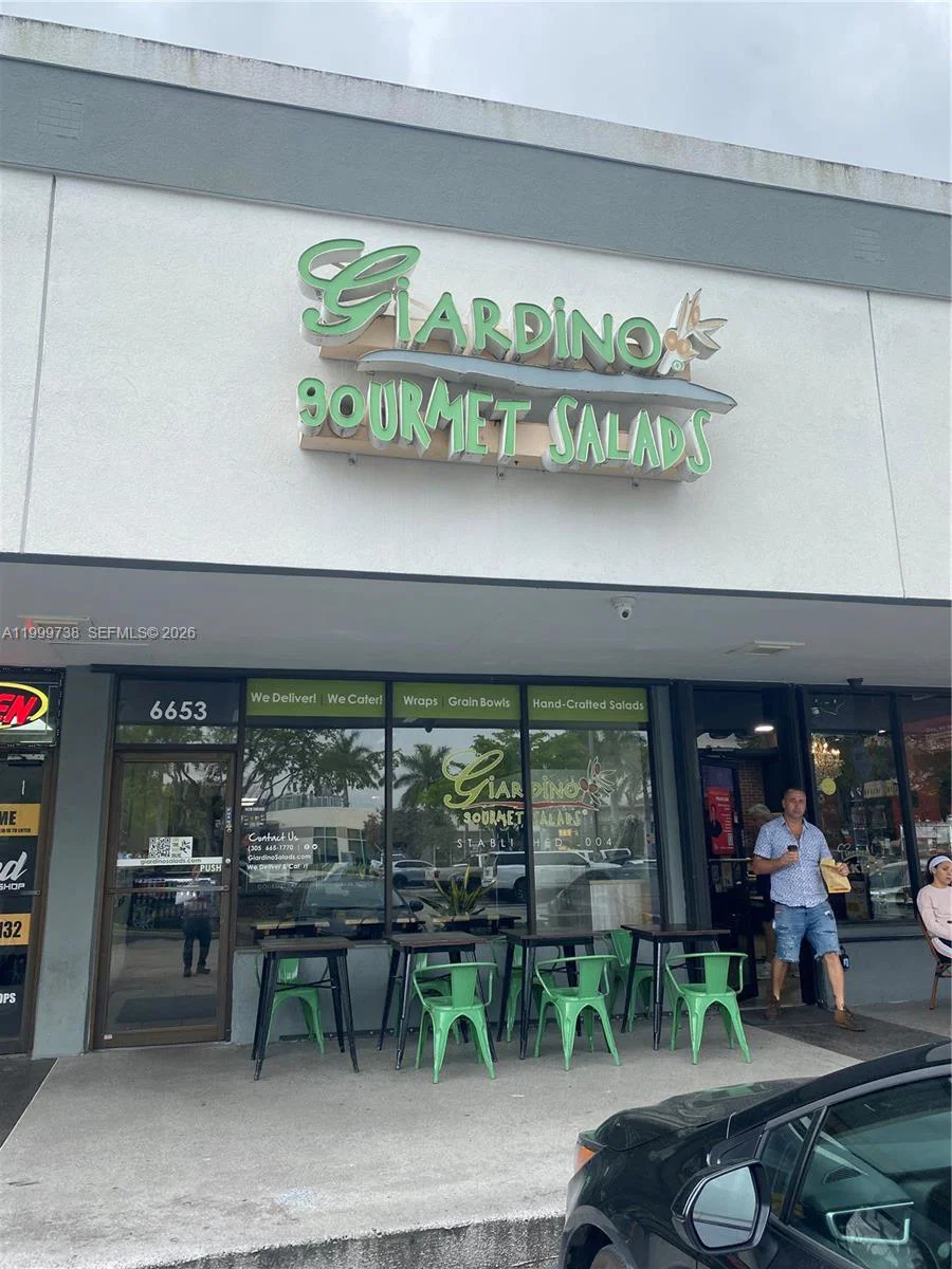 Established Gourmet Salad Restaurant in Prime Location