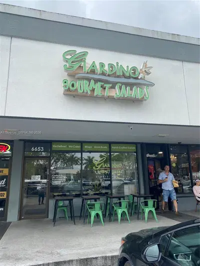 Established Gourmet Salad Restaurant in Prime Location