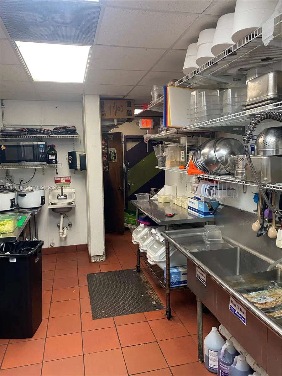 Established Gourmet Salad Restaurant in Prime Location