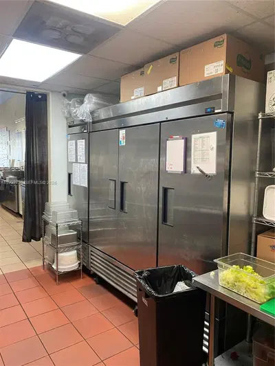 Established Gourmet Salad Restaurant in Prime Location