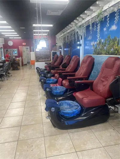 Established Nail Salon with Loyal Clientele
