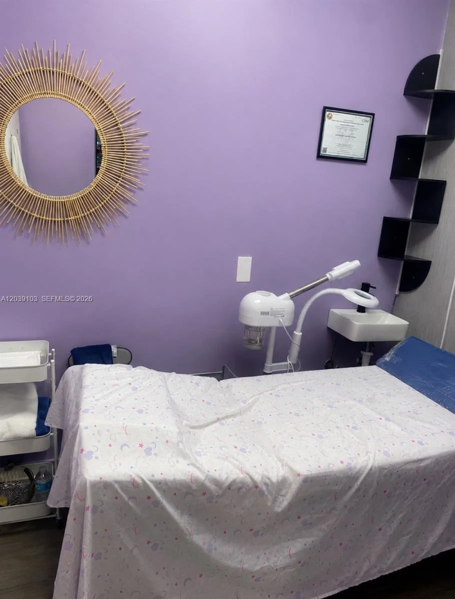 Established Nail Salon with Loyal Clientele