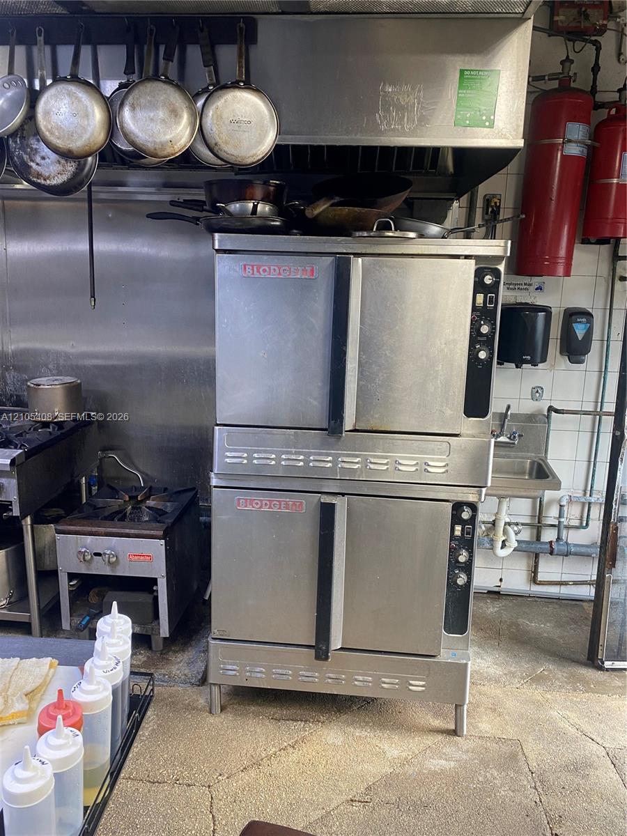 Established Steakhouse in a Prime Shopping Center Location
