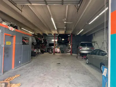 Established Auto Repair with Comprehensive Facilities
