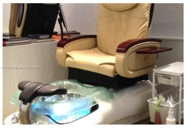 Established Nail Salon with Loyal Clientele