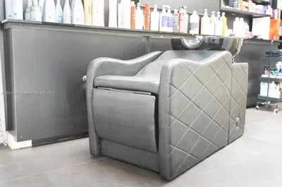 Thriving Beauty Salon with Loyal Clientele