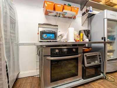 Niche Specialty Food Retailer with Online Presence