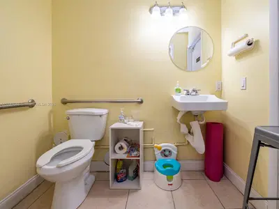 Niche Specialty Food Retailer with Online Presence