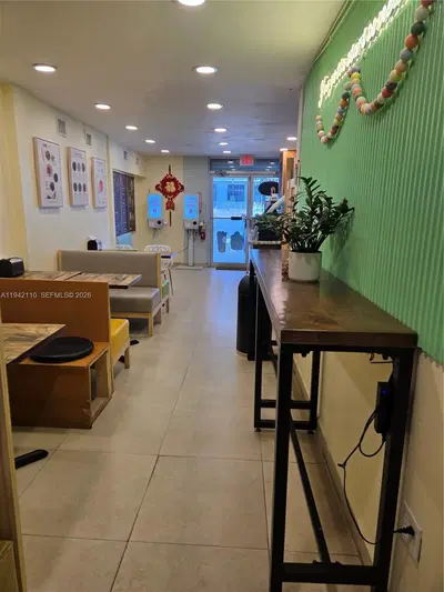 Niche Boba Tea and Noodle Restaurant with Future Growth Potential