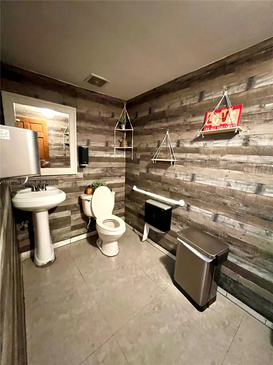 Established Colombian Restaurant with Loyal Clientele