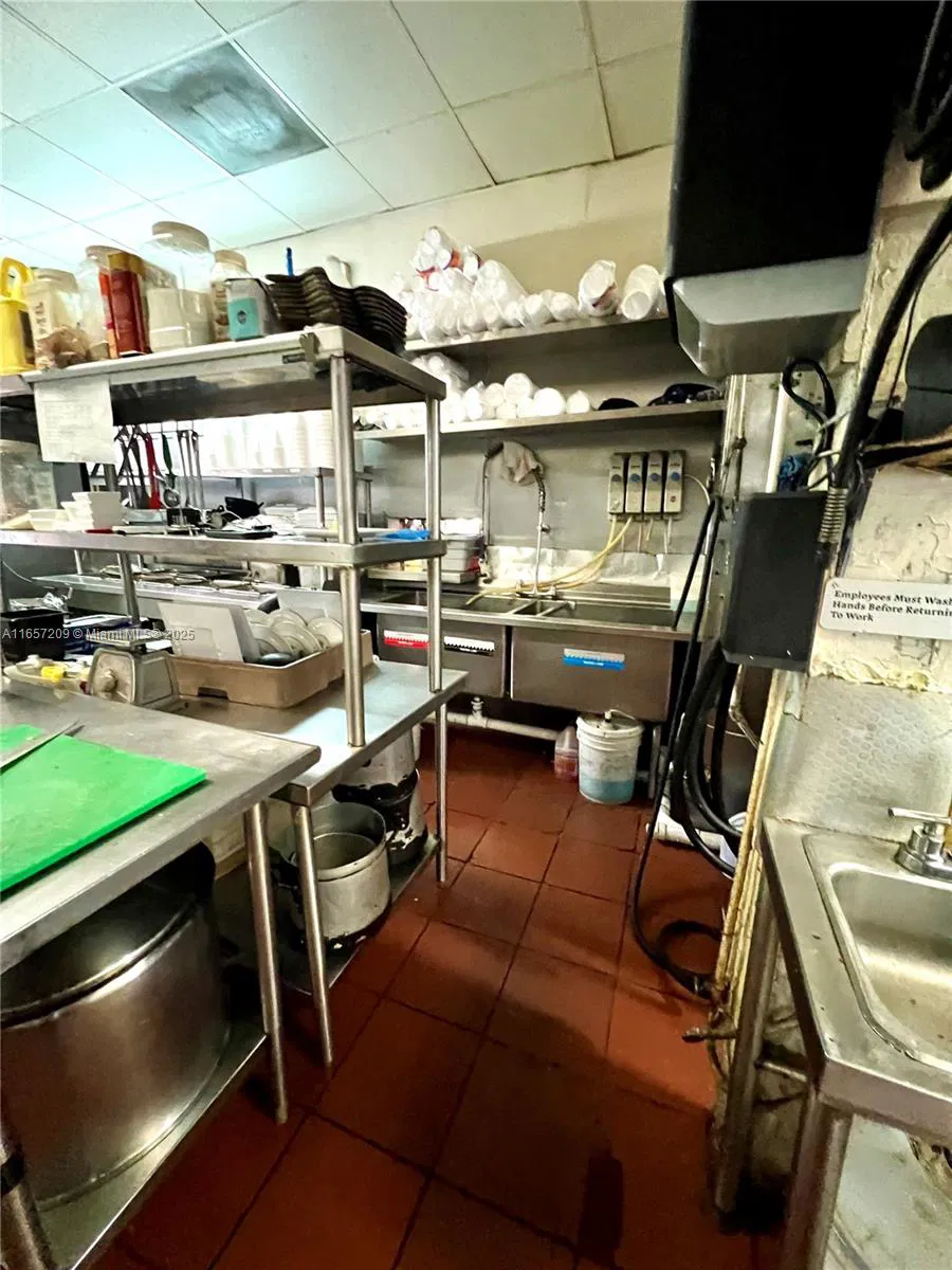 Established Colombian Restaurant with Loyal Clientele