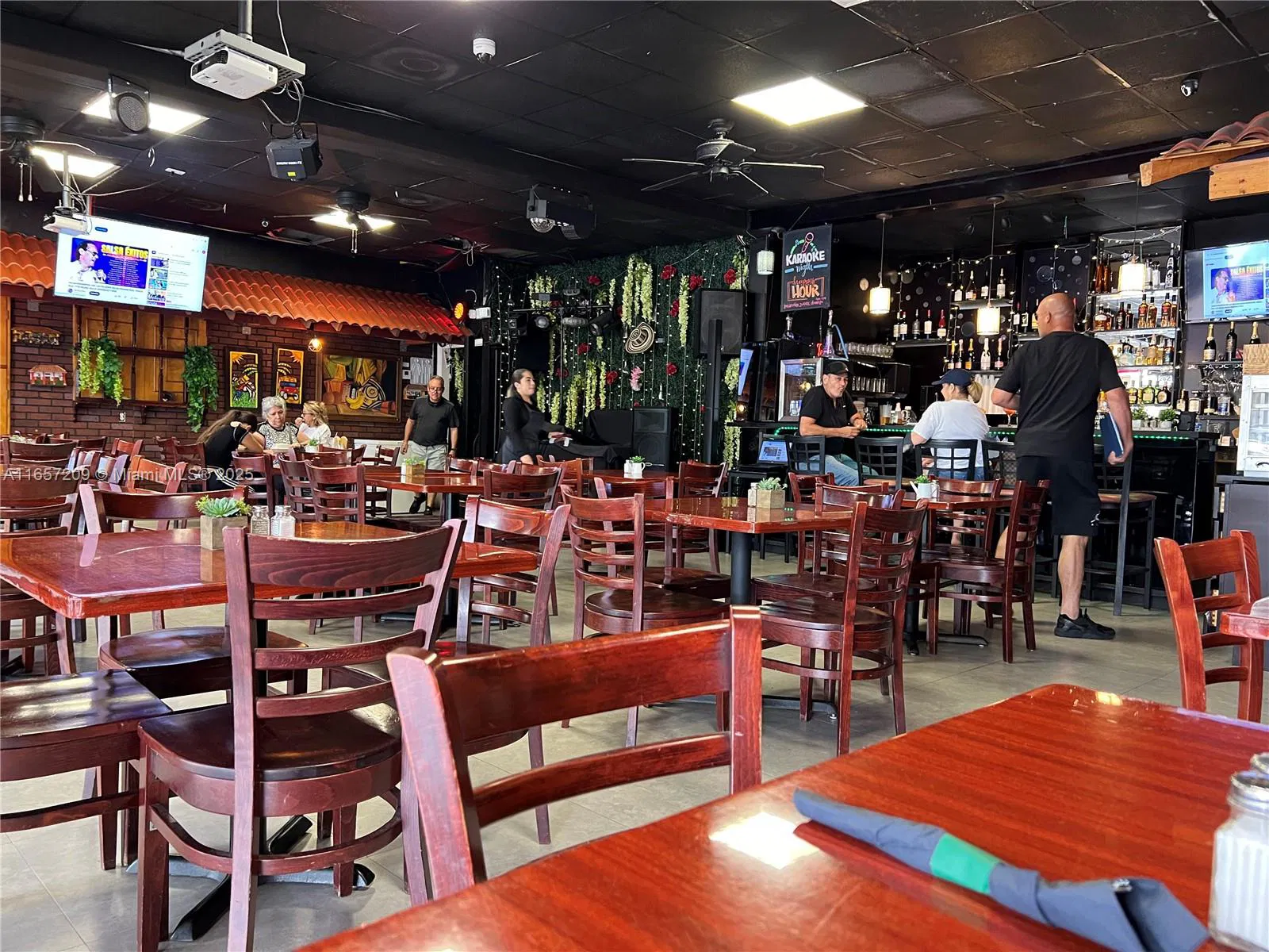 Established Colombian Restaurant with Loyal Clientele