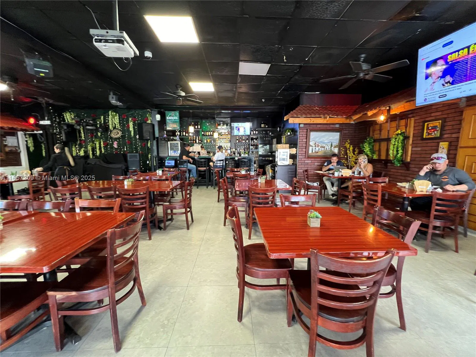 Established Colombian Restaurant with Loyal Clientele