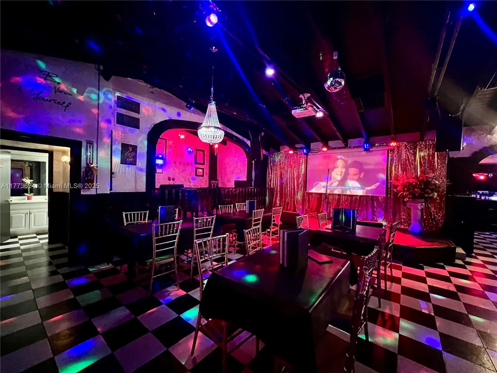 Established Restaurant and Lounge with Turnkey Operations