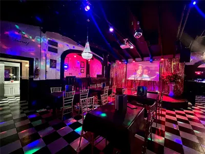 Established Restaurant and Lounge with Turnkey Operations