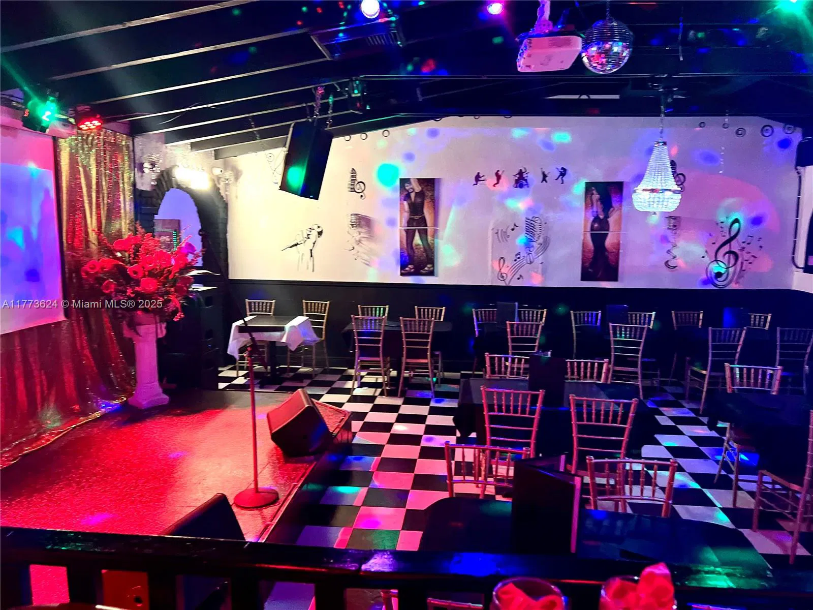 Established Restaurant and Lounge with Turnkey Operations