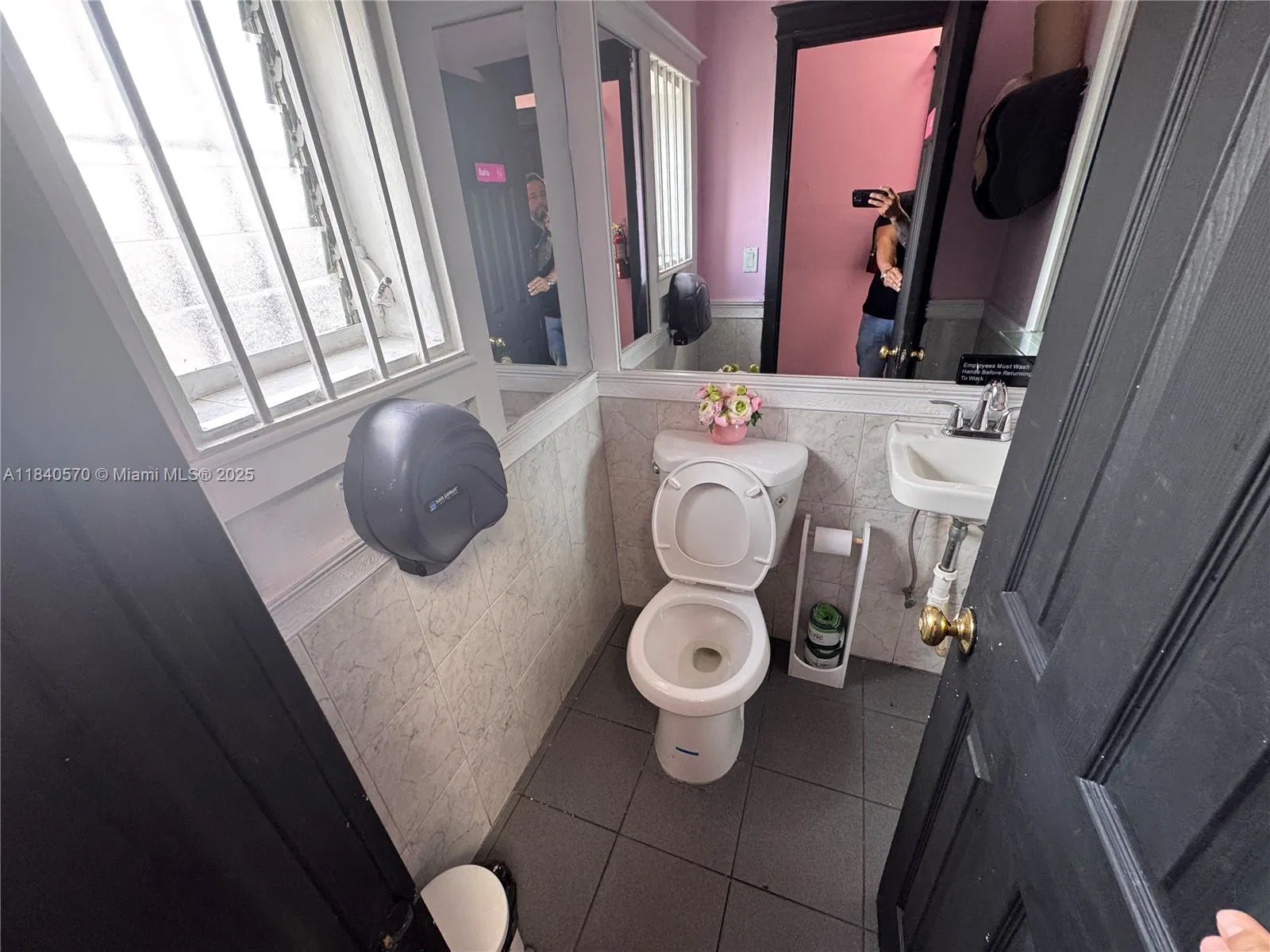 Turnkey Restaurant with Prime Location