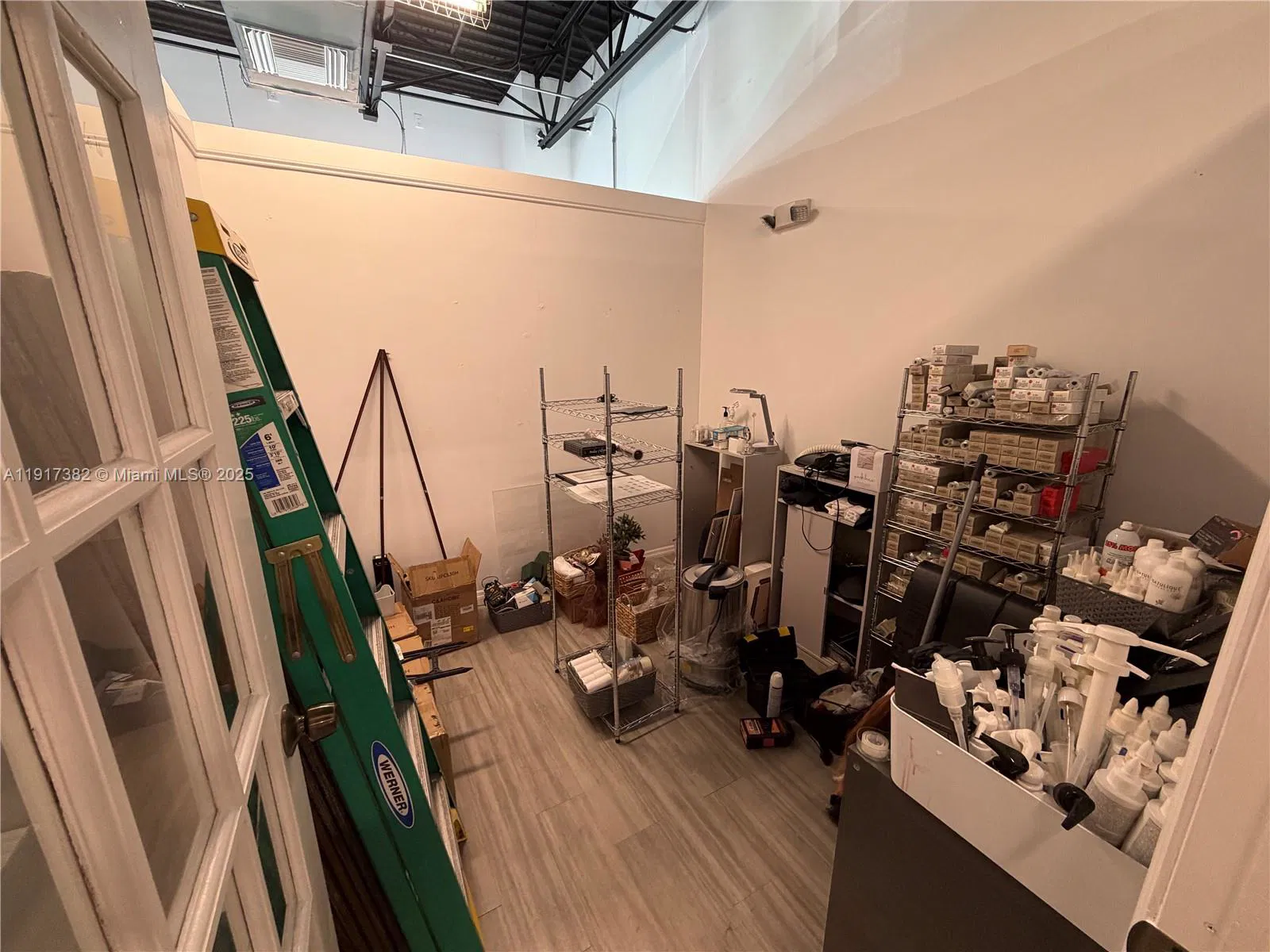 Established Beauty Salon with Low Overhead and Expansion Potential