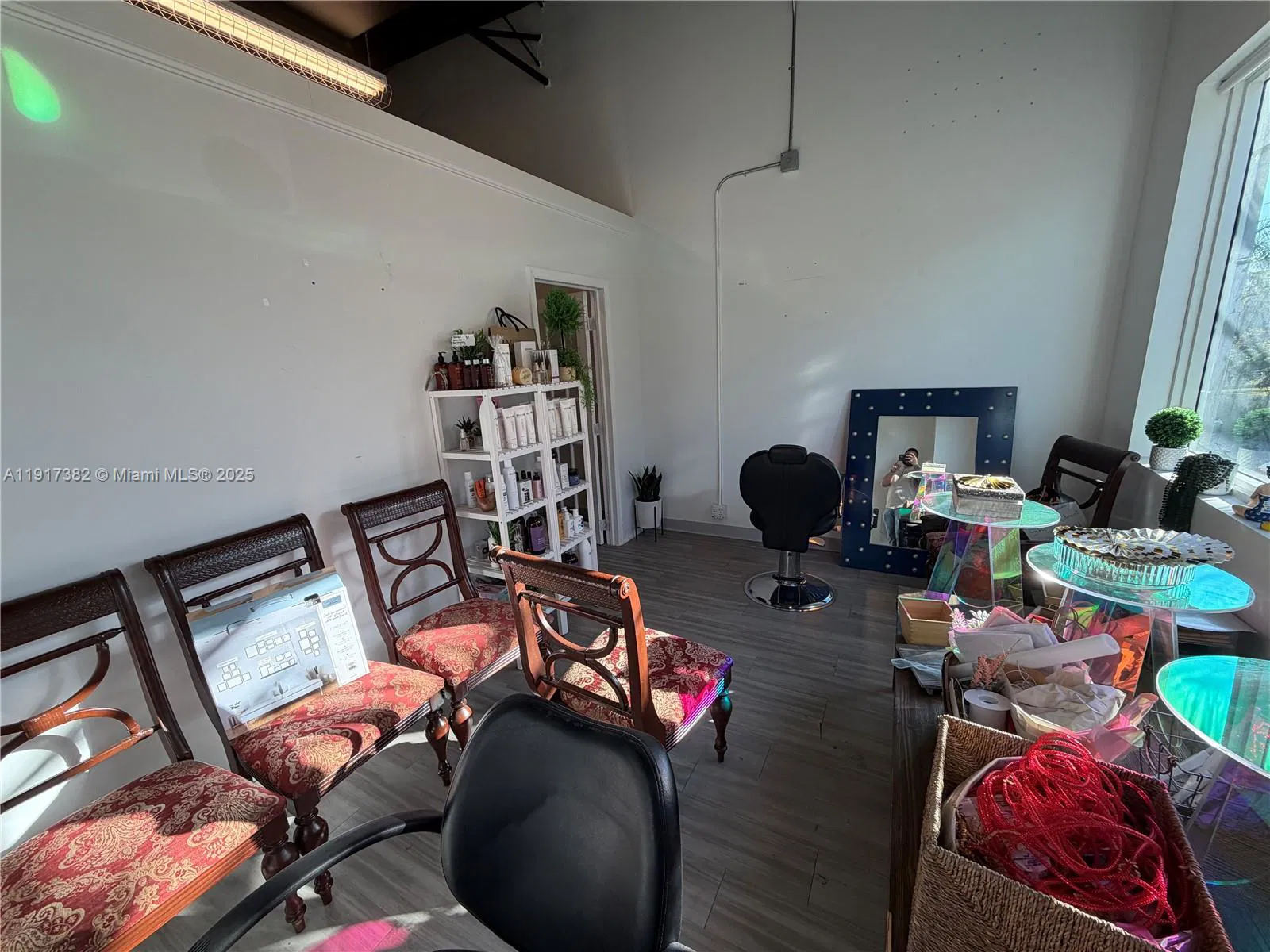 Established Beauty Salon with Low Overhead and Expansion Potential