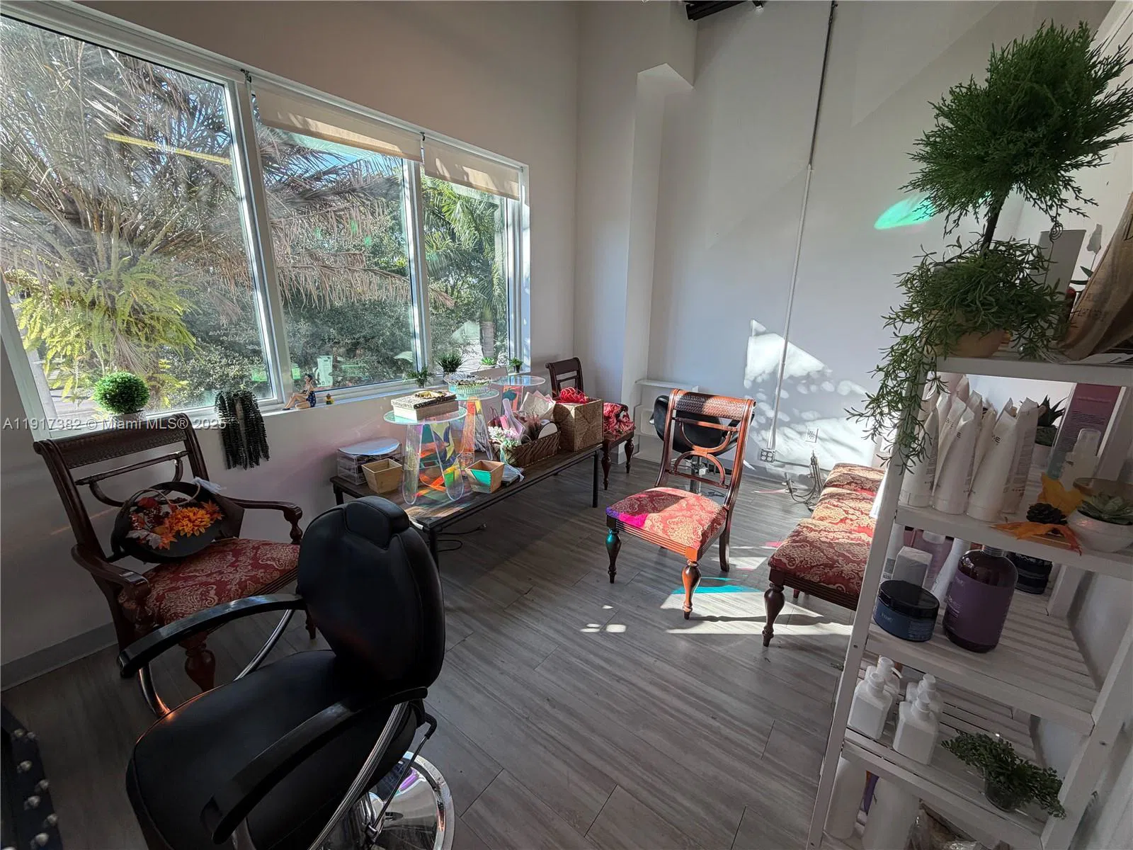 Established Beauty Salon with Low Overhead and Expansion Potential