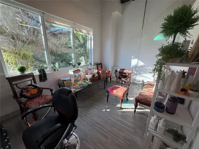 Established Beauty Salon with Low Overhead and Expansion Potential