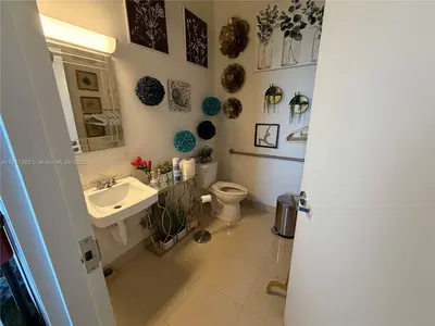 Established Beauty Salon with Low Overhead and Expansion Potential