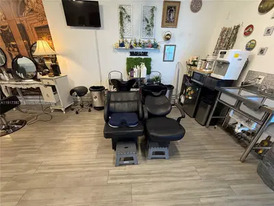 Established Beauty Salon with Low Overhead and Expansion Potential