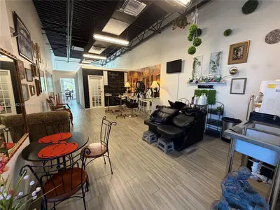 Established Beauty Salon with Low Overhead and Expansion Potential