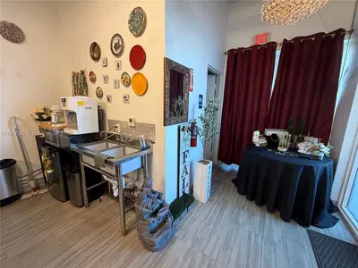 Established Beauty Salon with Low Overhead and Expansion Potential