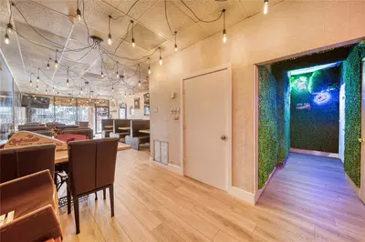 Established Turnkey Restaurant with Favorable Lease Terms