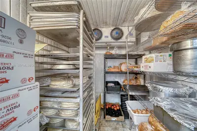 Established Turnkey Restaurant with Favorable Lease Terms