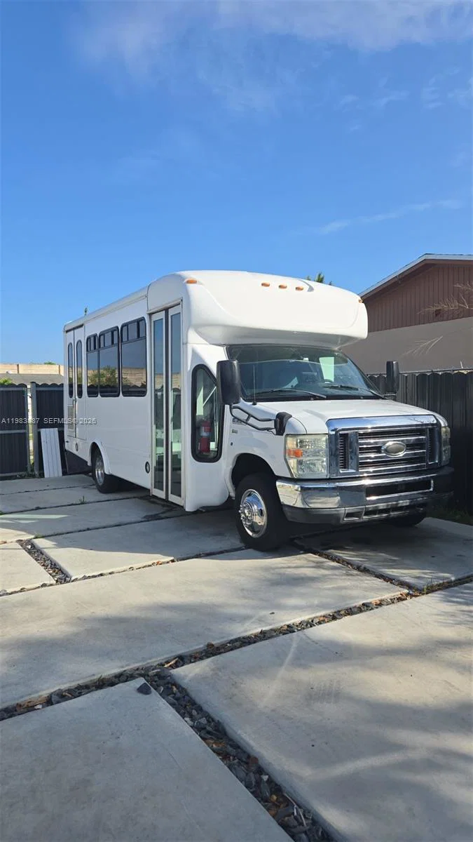 Turnkey Mobile Med Spa Bus with Essential Equipment