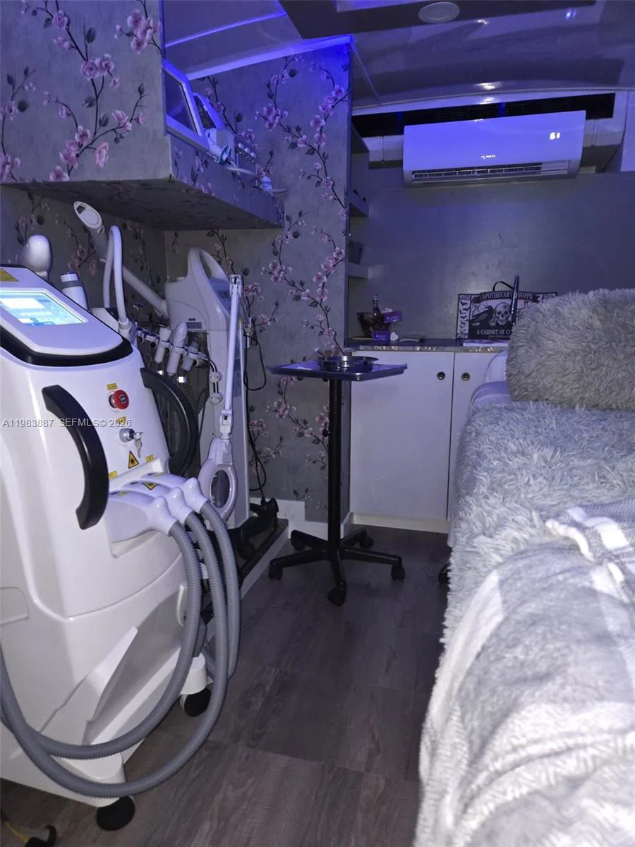 Turnkey Mobile Med Spa Bus with Essential Equipment