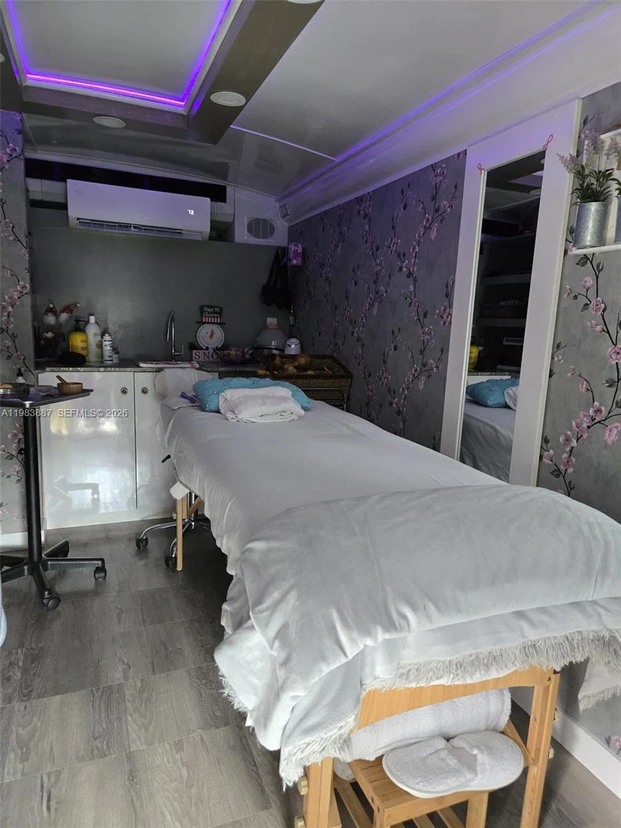 Turnkey Mobile Med Spa Bus with Essential Equipment