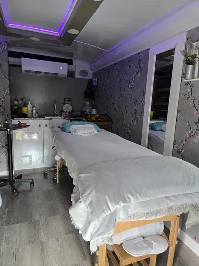 Turnkey Mobile Med Spa Bus with Essential Equipment