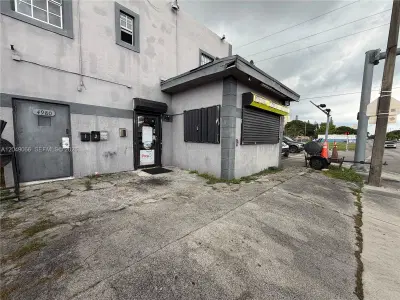 Established Grocery Store with Strong Community Ties
