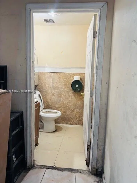 Established Auto Body Shop with Essential Equipment