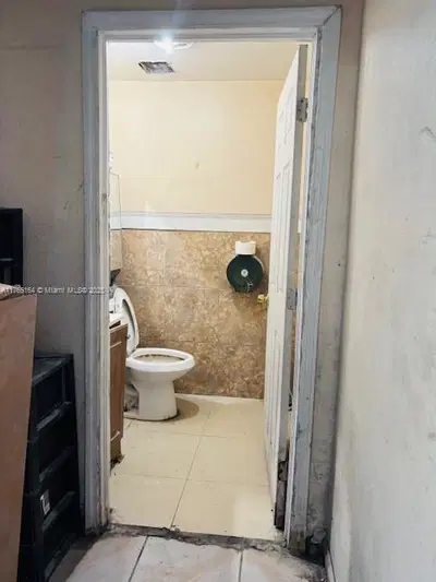 Established Auto Body Shop with Essential Equipment