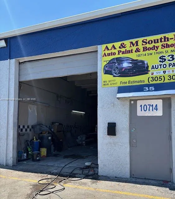 Established Auto Body Shop with Essential Equipment