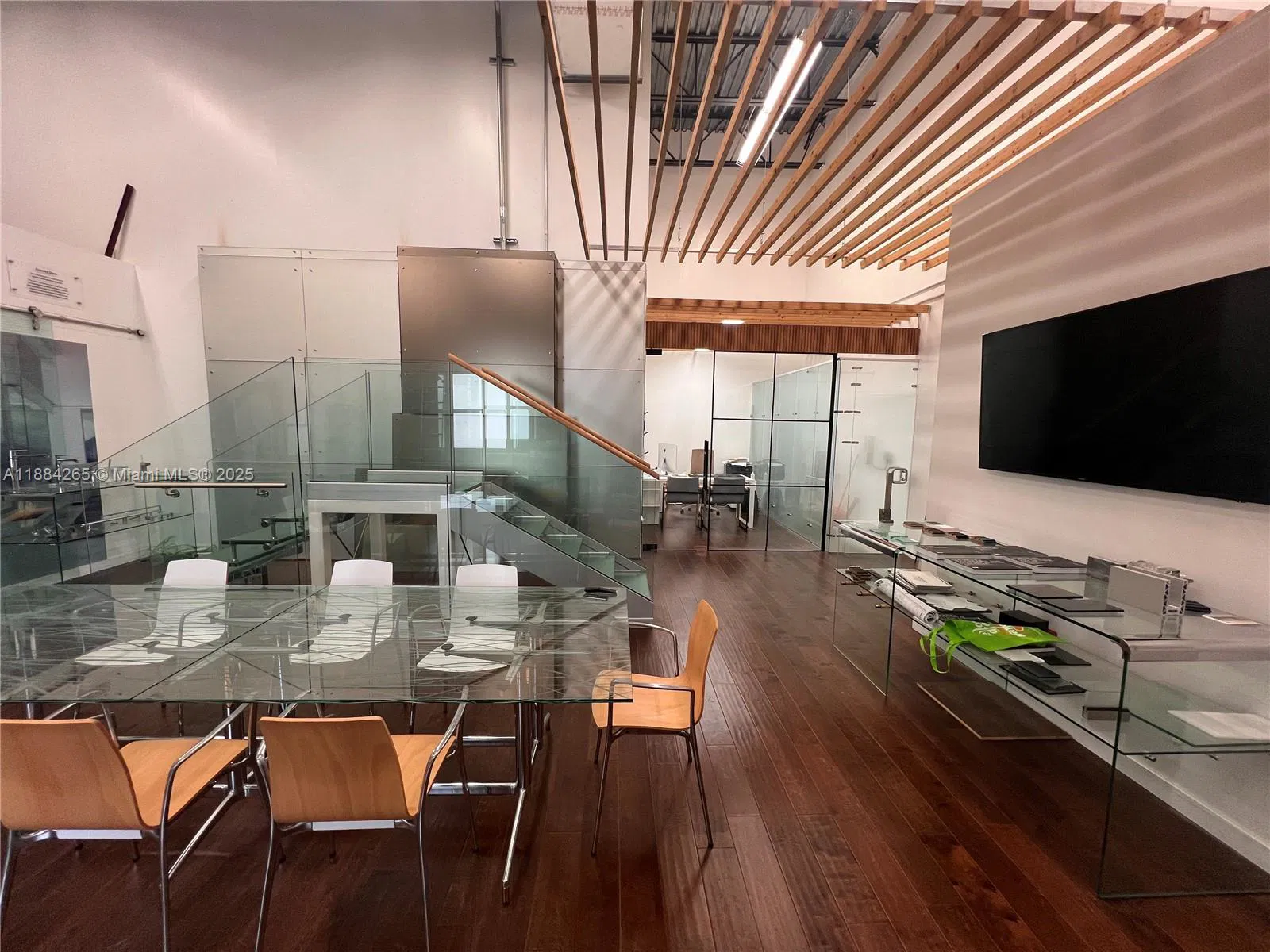 Profitable Glass Installation Contractor with Luxury Showroom