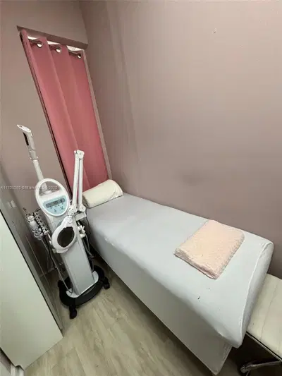 Established Beauty Salon with Steady Clientele