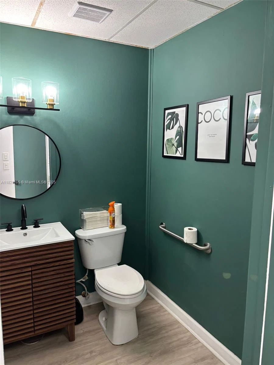 Established Beauty Salon with Steady Clientele