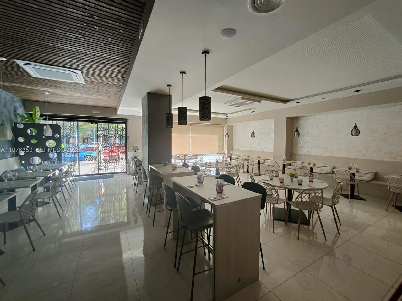 Established Restaurant and Bar with Real Estate and Full Liquor License