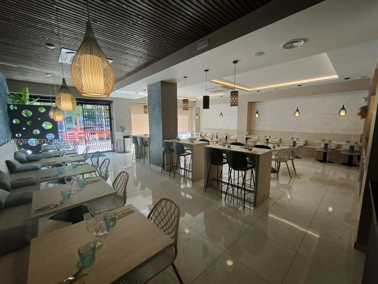 Established Restaurant and Bar with Real Estate and Full Liquor License