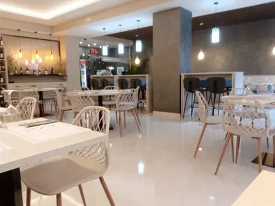 Established Restaurant and Bar with Real Estate and Full Liquor License