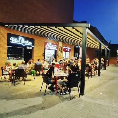 Established Restaurant and Bar with Real Estate and Full Liquor License