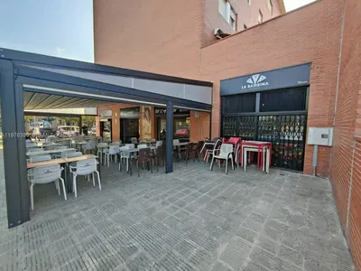 Established Restaurant and Bar with Real Estate and Full Liquor License