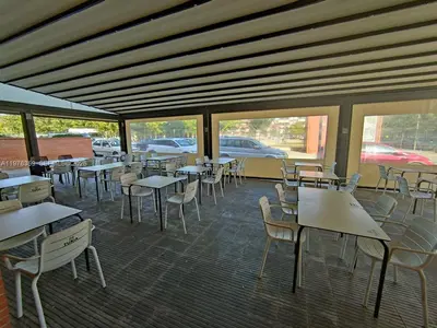 Established Restaurant and Bar with Real Estate and Full Liquor License