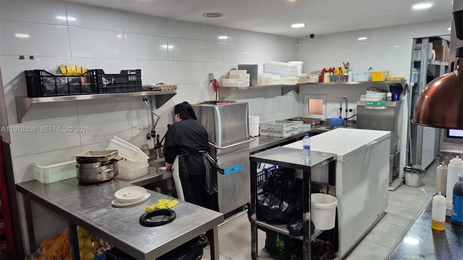 Established Restaurant and Bar with Real Estate and Full Liquor License